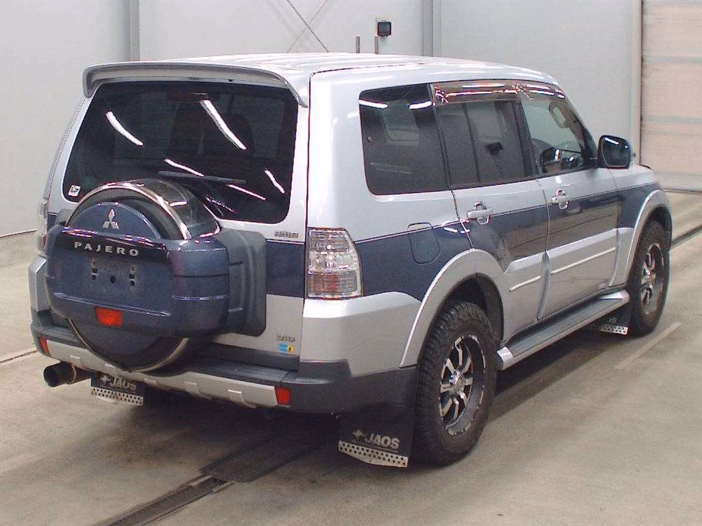 MITSUBISHI PAJERO