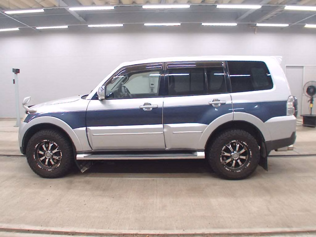 MITSUBISHI PAJERO