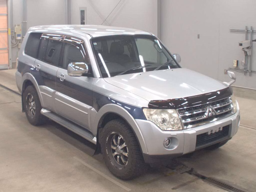 MITSUBISHI PAJERO