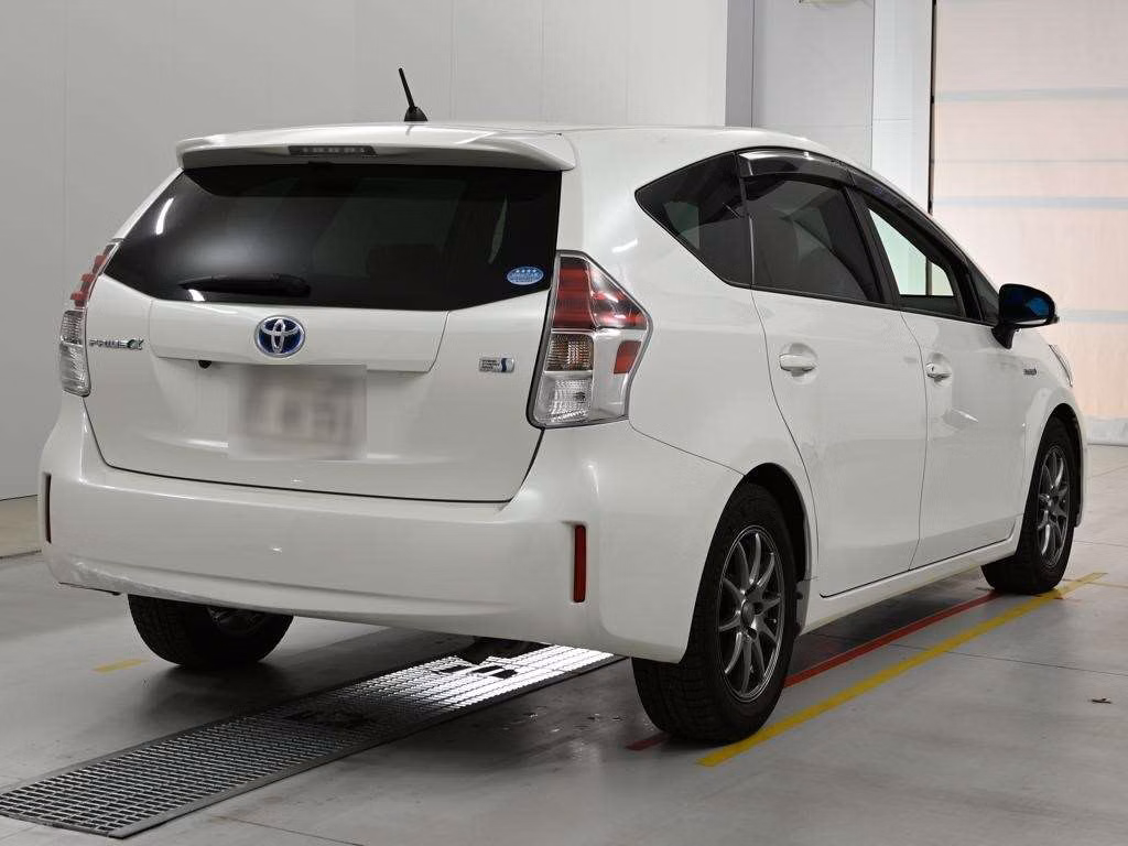 TOYOTA PRIUS ALPHA