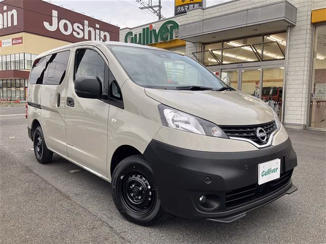 NISSAN NV200