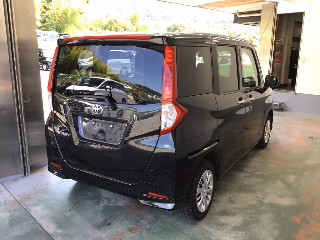 TOYOTA ROOMY