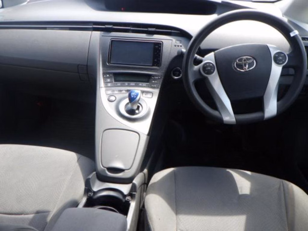 TOYOTA PRIUS