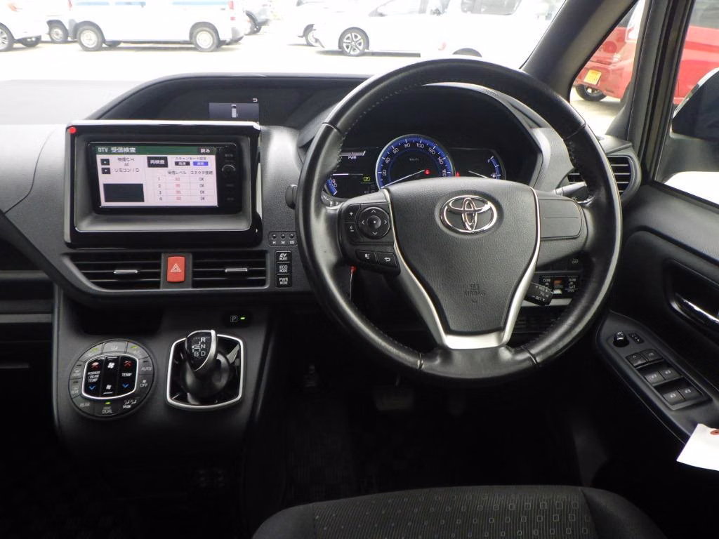 TOYOTA VOXY