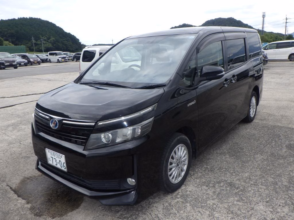 TOYOTA VOXY