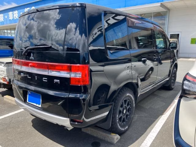 MITSUBISHI DELICA D:5