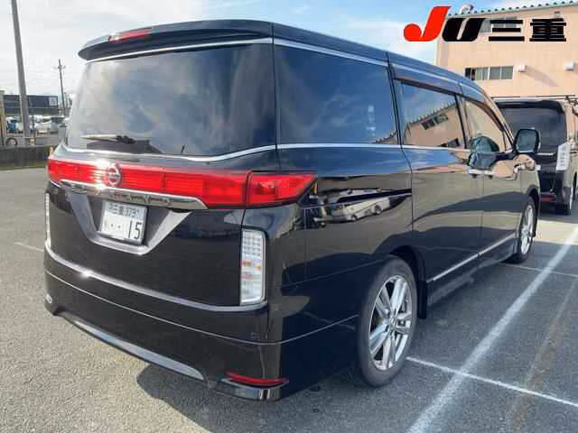 NISSAN ELGRAND