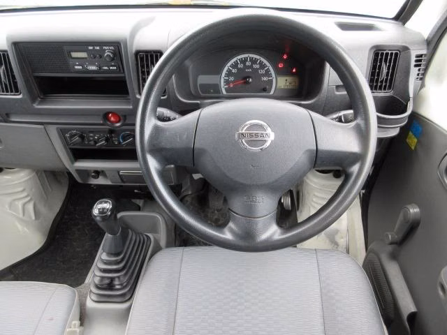 NISSAN NV100 CLIPPER