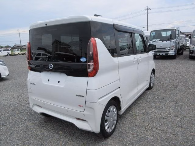 NISSAN ROOX