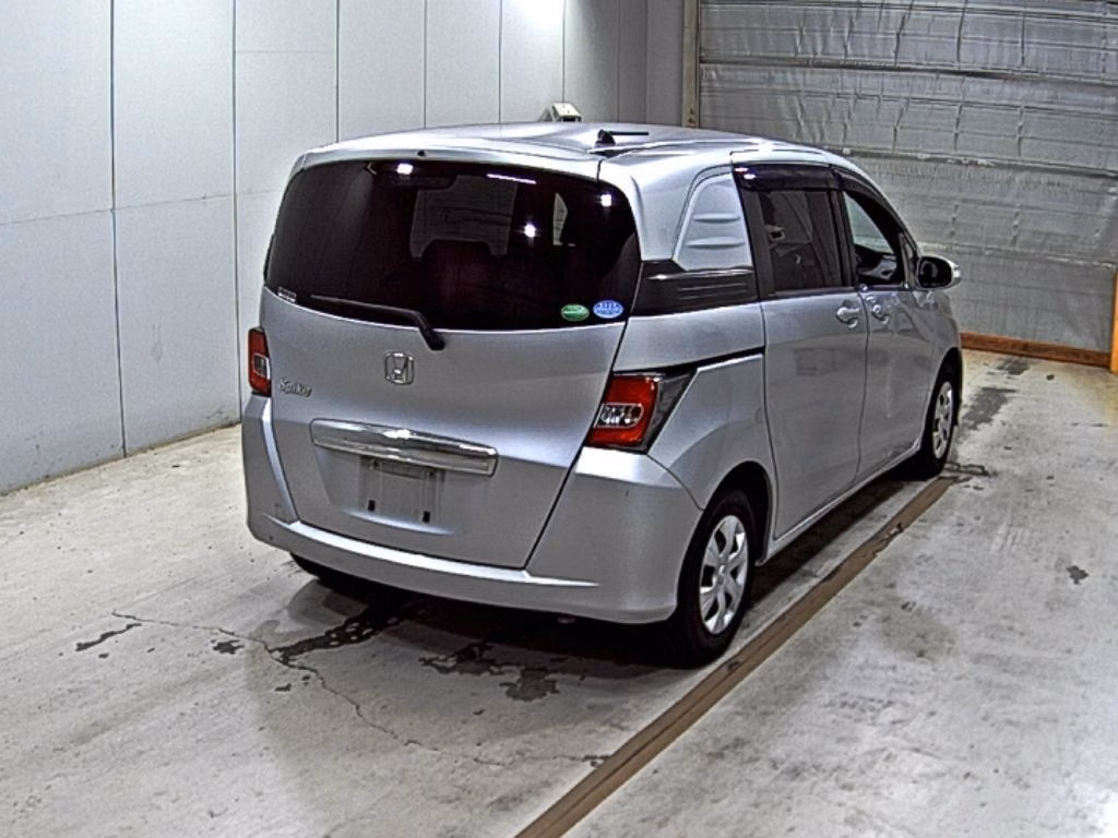 HONDA FREED SPIKE