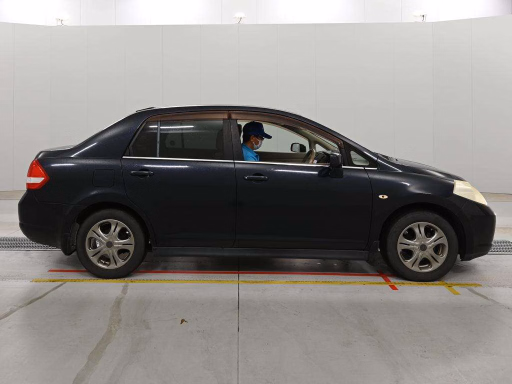 NISSAN TIIDA LATIO