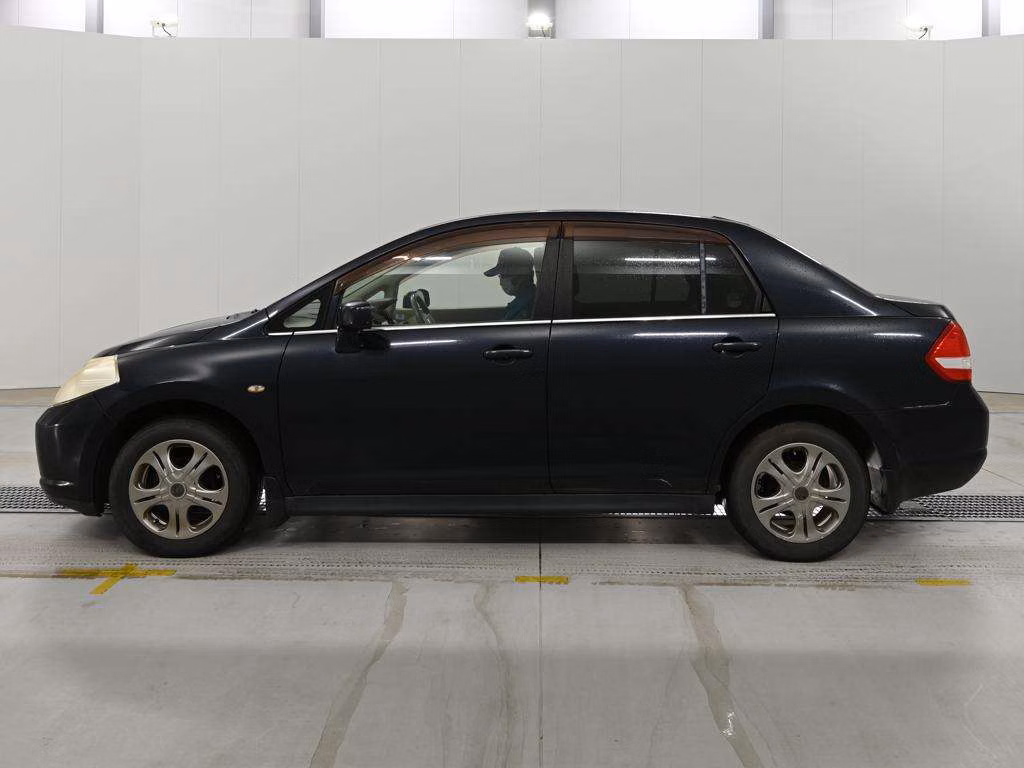 NISSAN TIIDA LATIO