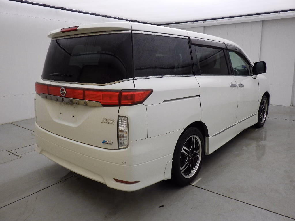 NISSAN ELGRAND