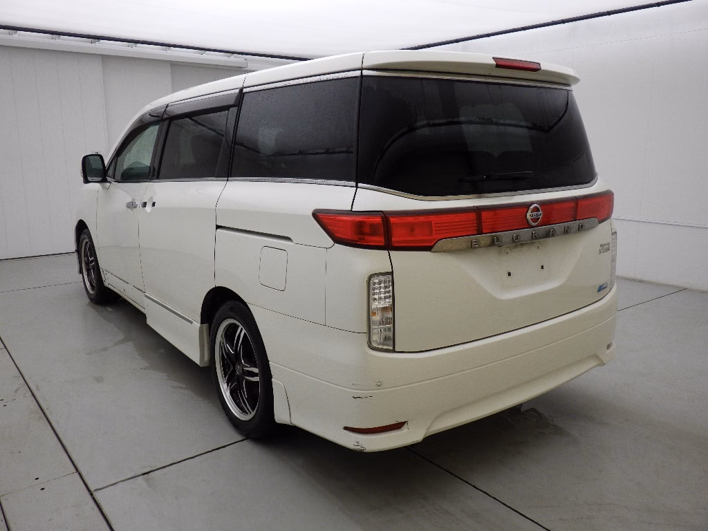 NISSAN ELGRAND