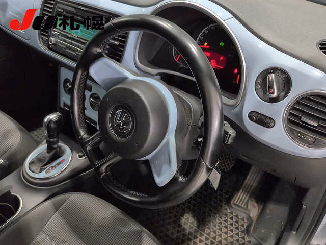 VOLKSWAGEN BEETLE