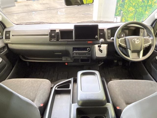 TOYOTA HIACE