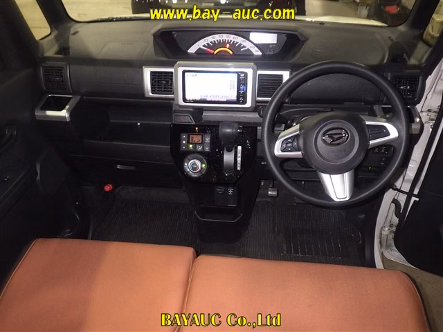 DAIHATSU WAKE