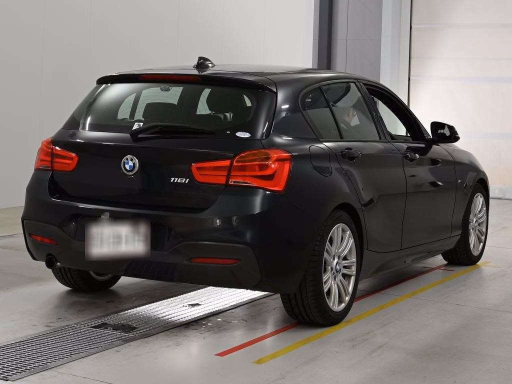 BMW 1-SERIES