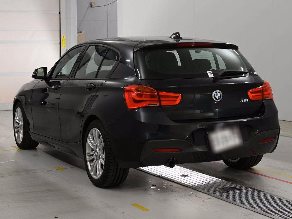 BMW 1-SERIES