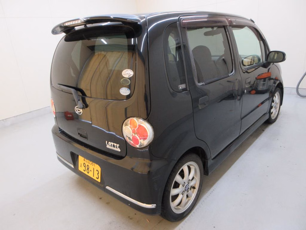 DAIHATSU MOVE LATTE