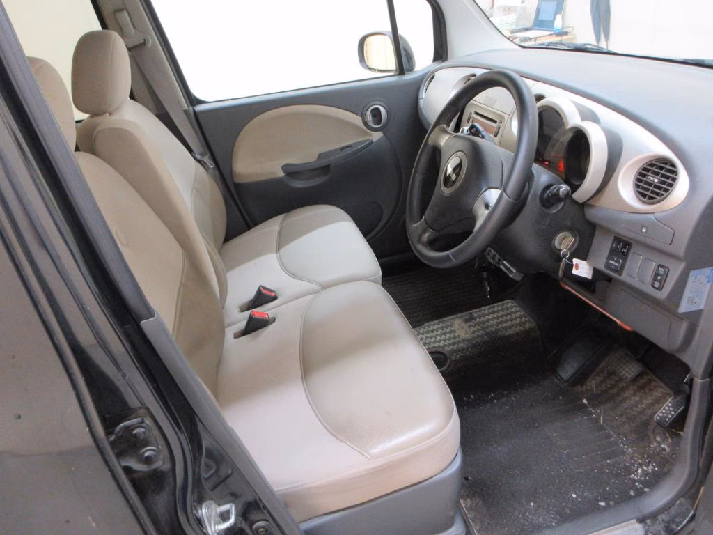 DAIHATSU MOVE LATTE