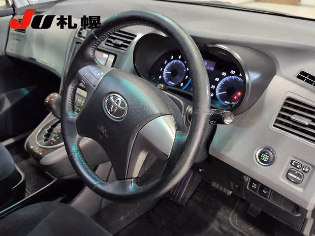 TOYOTA MARK X ZIO
