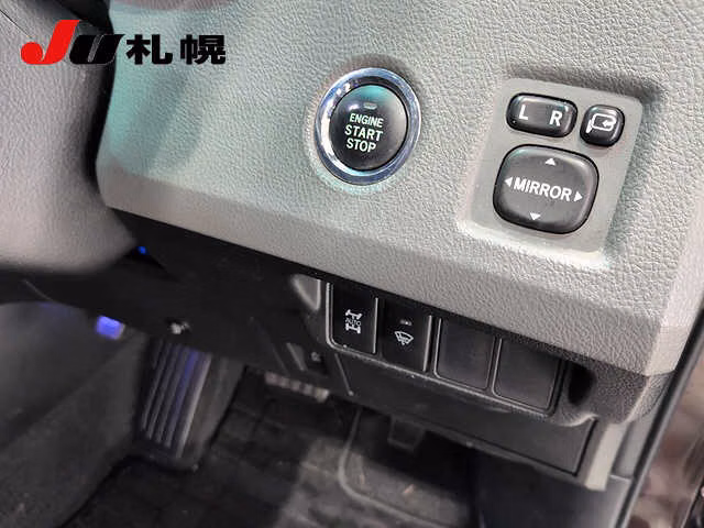 TOYOTA MARK X ZIO