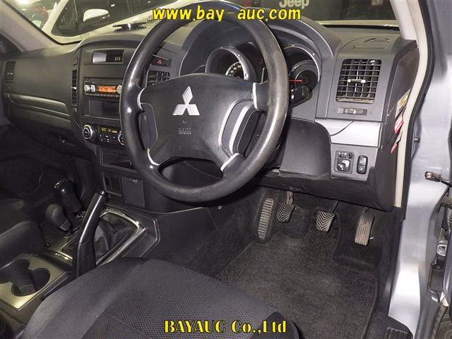 MITSUBISHI PAJERO