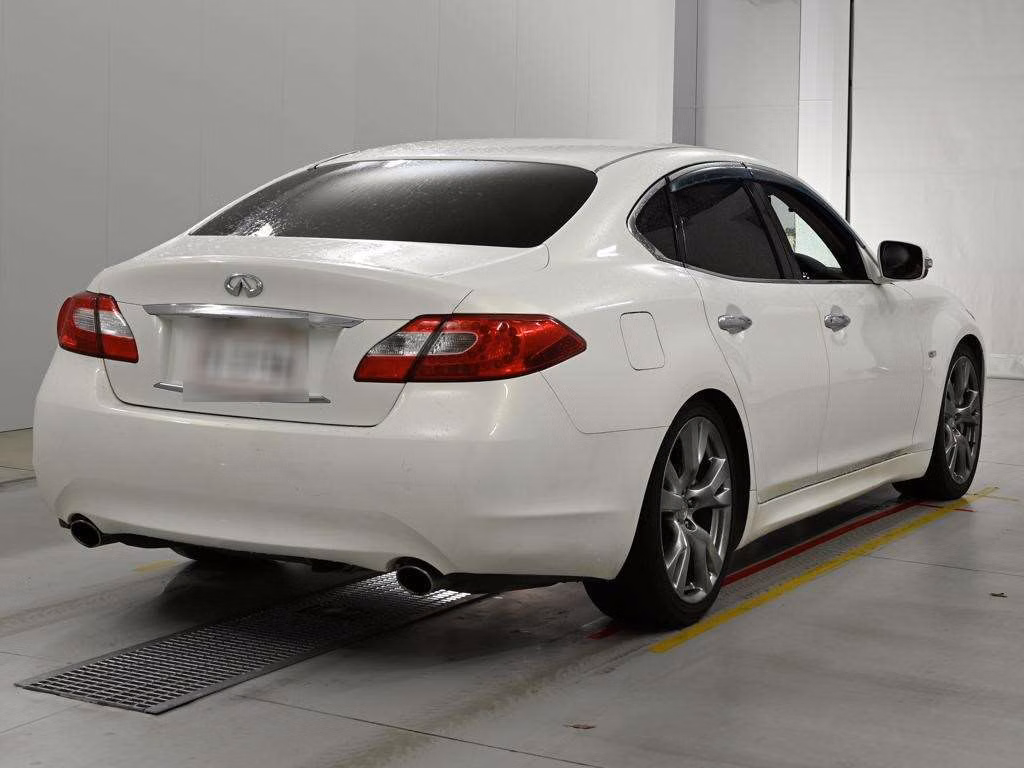 NISSAN FUGA