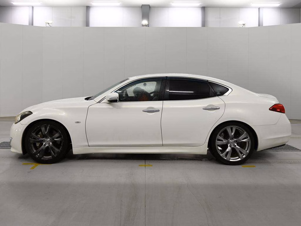 NISSAN FUGA
