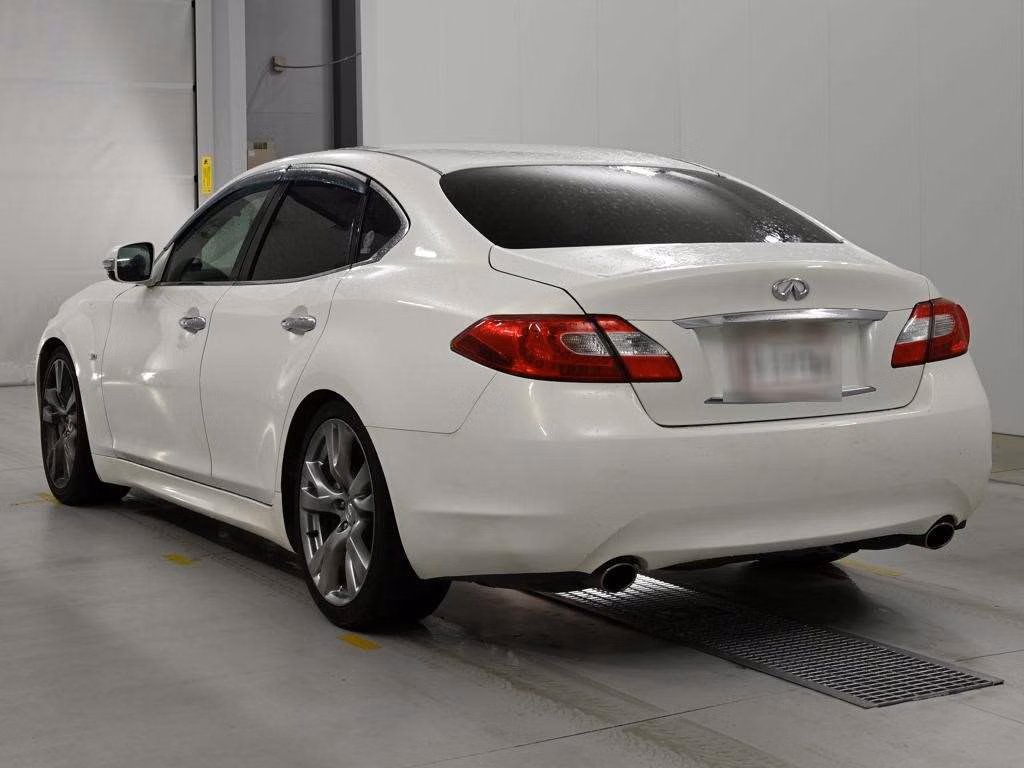 NISSAN FUGA