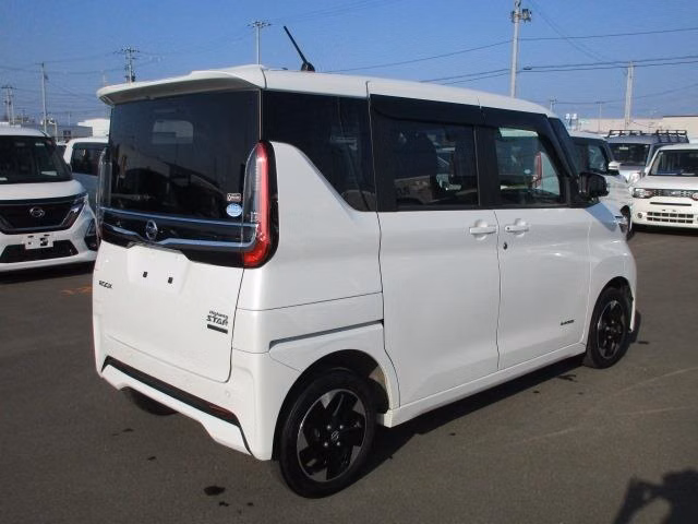 NISSAN ROOX