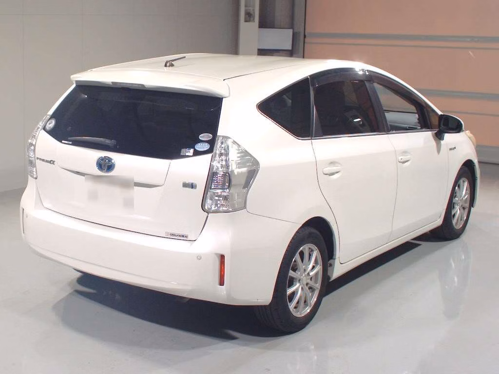 TOYOTA PRIUS ALPHA