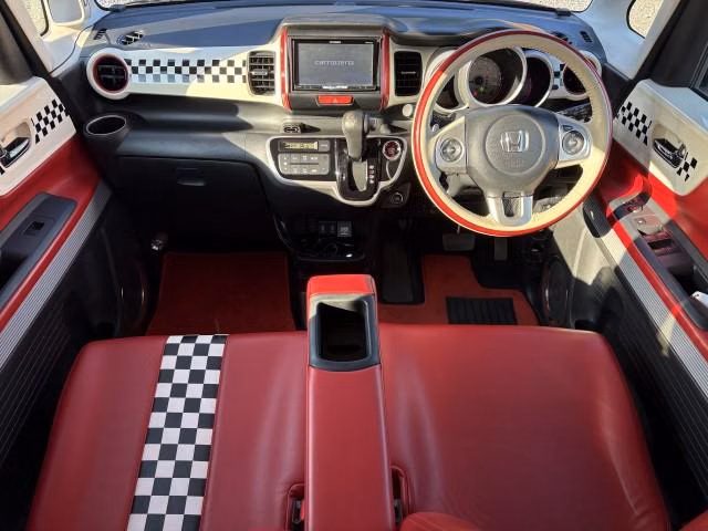HONDA N-BOX SLASH