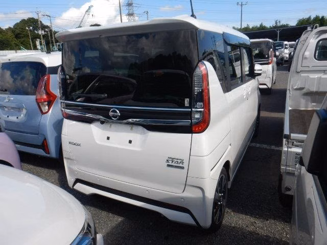 NISSAN ROOX