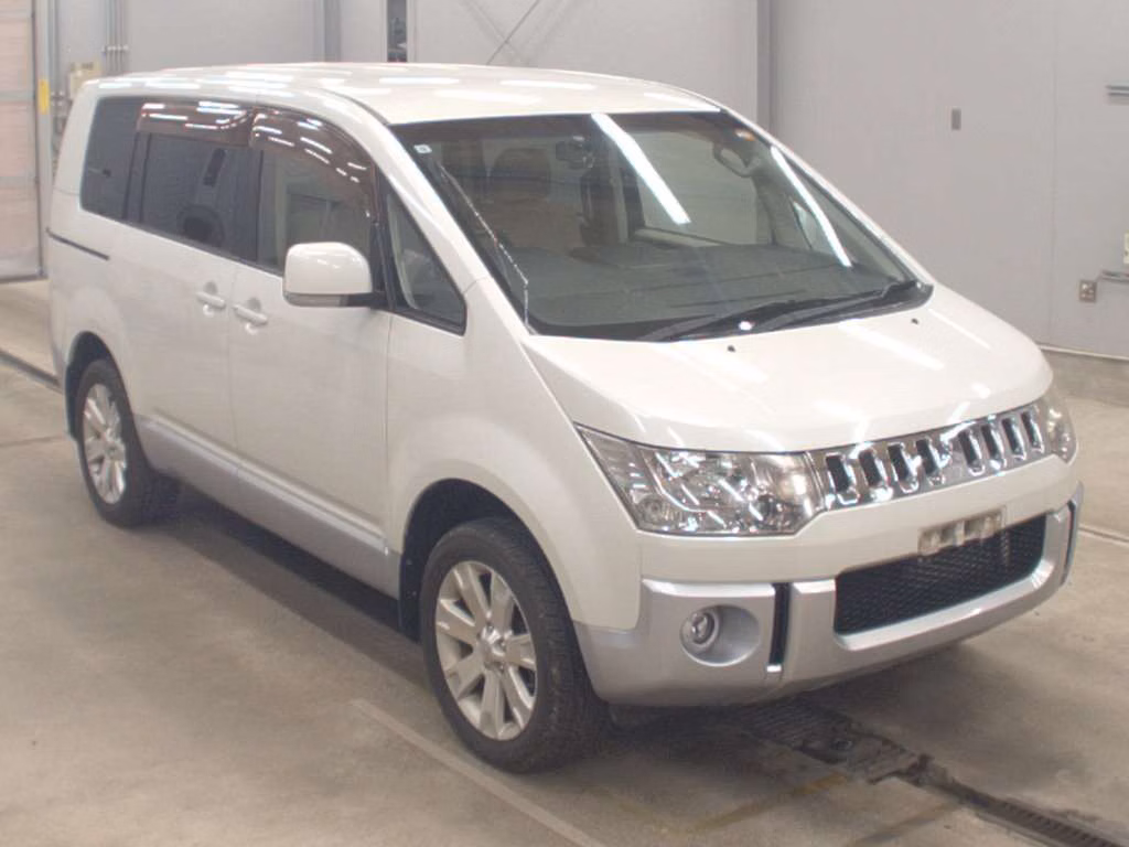 MITSUBISHI DELICA D:5