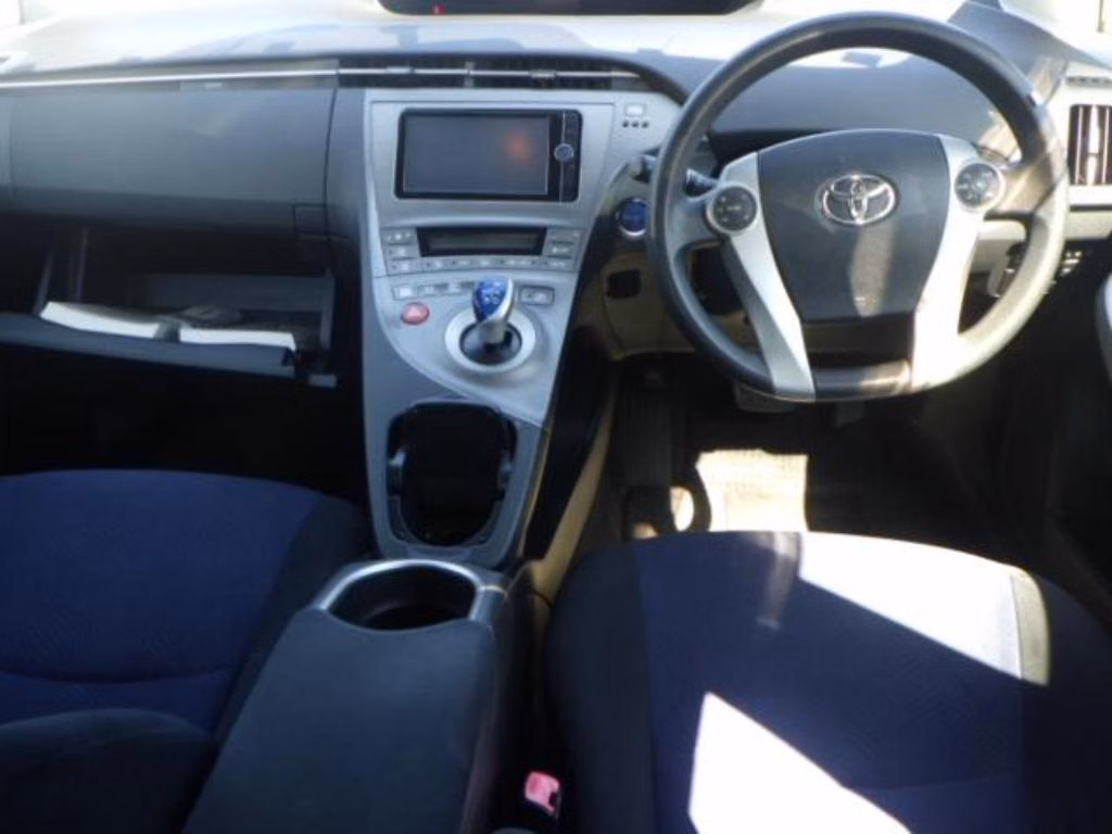 TOYOTA PRIUS