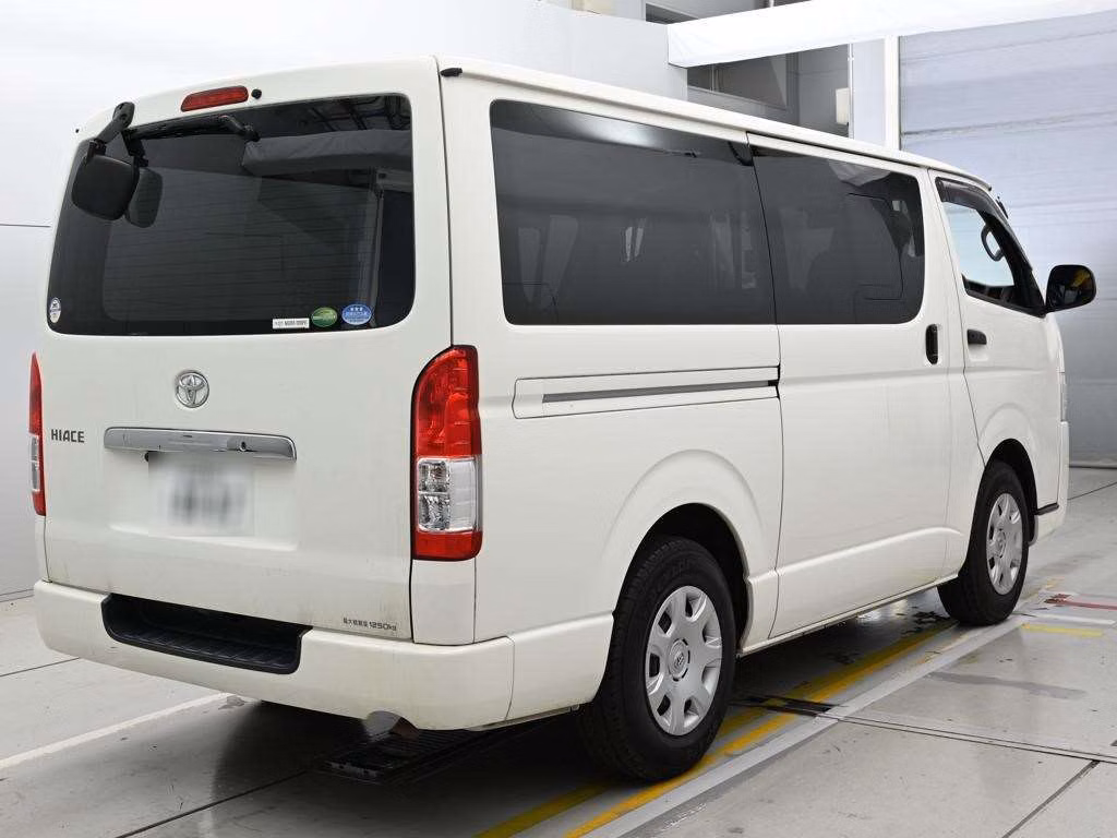 TOYOTA REGIUS ACE