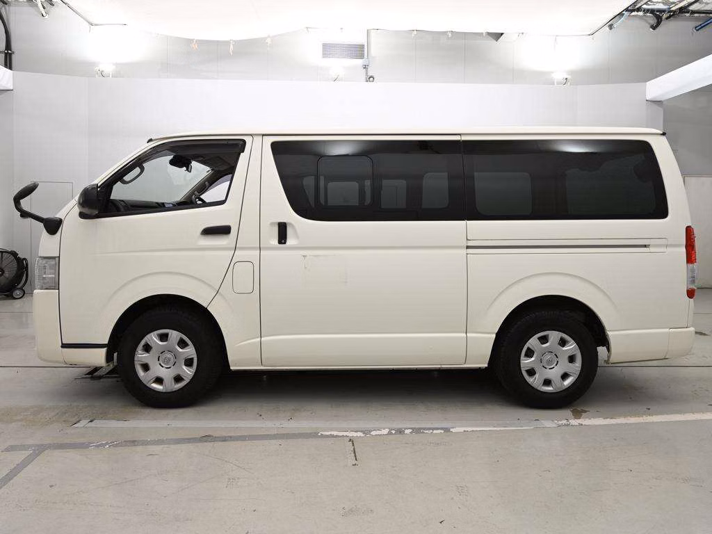 TOYOTA REGIUS ACE