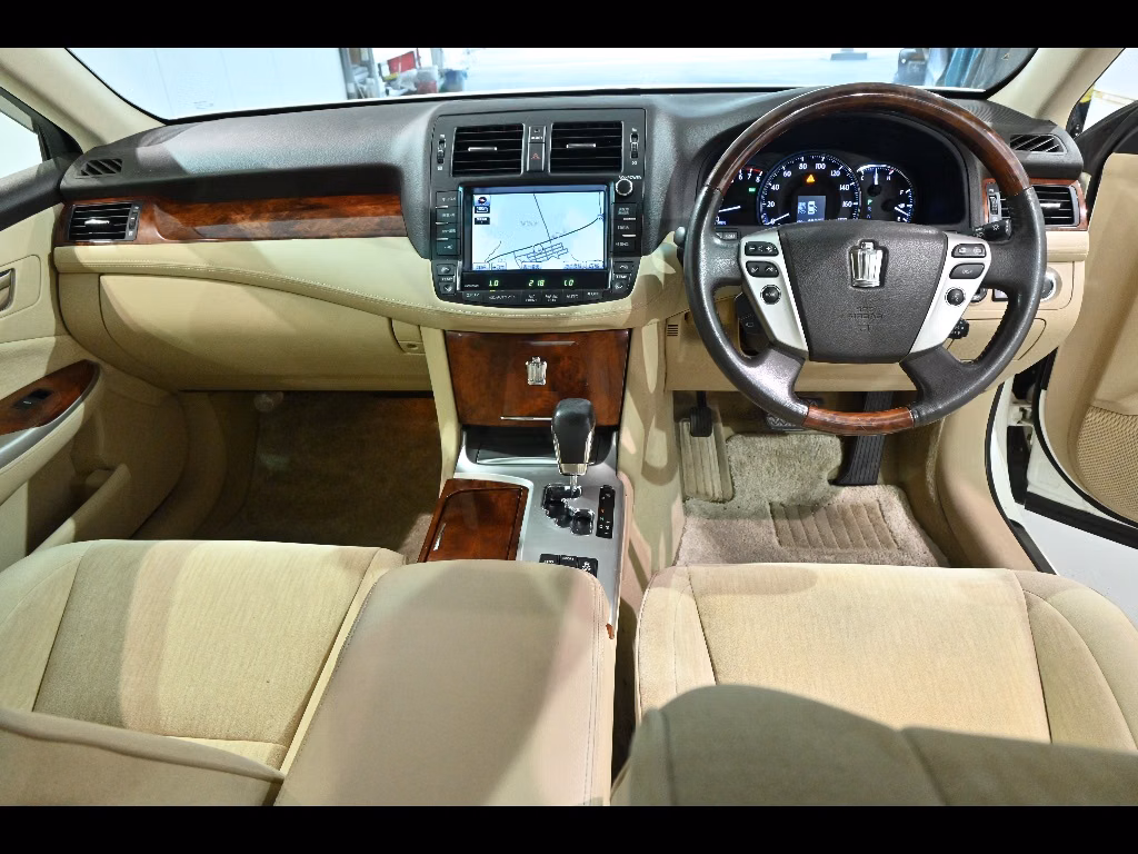 TOYOTA CROWN