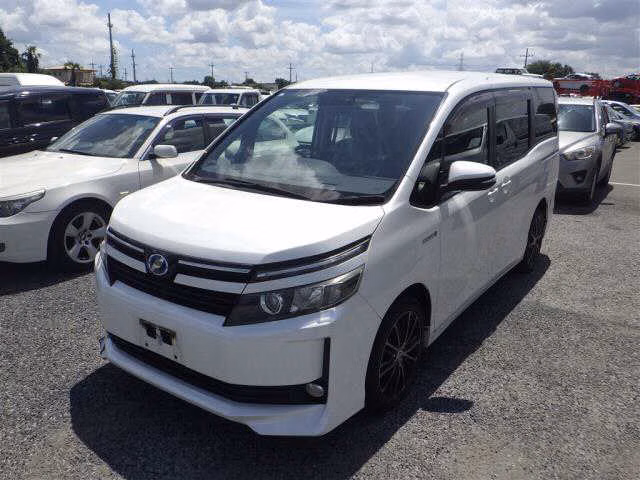 TOYOTA VOXY