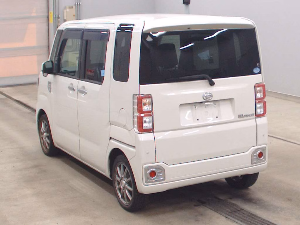 DAIHATSU WAKE