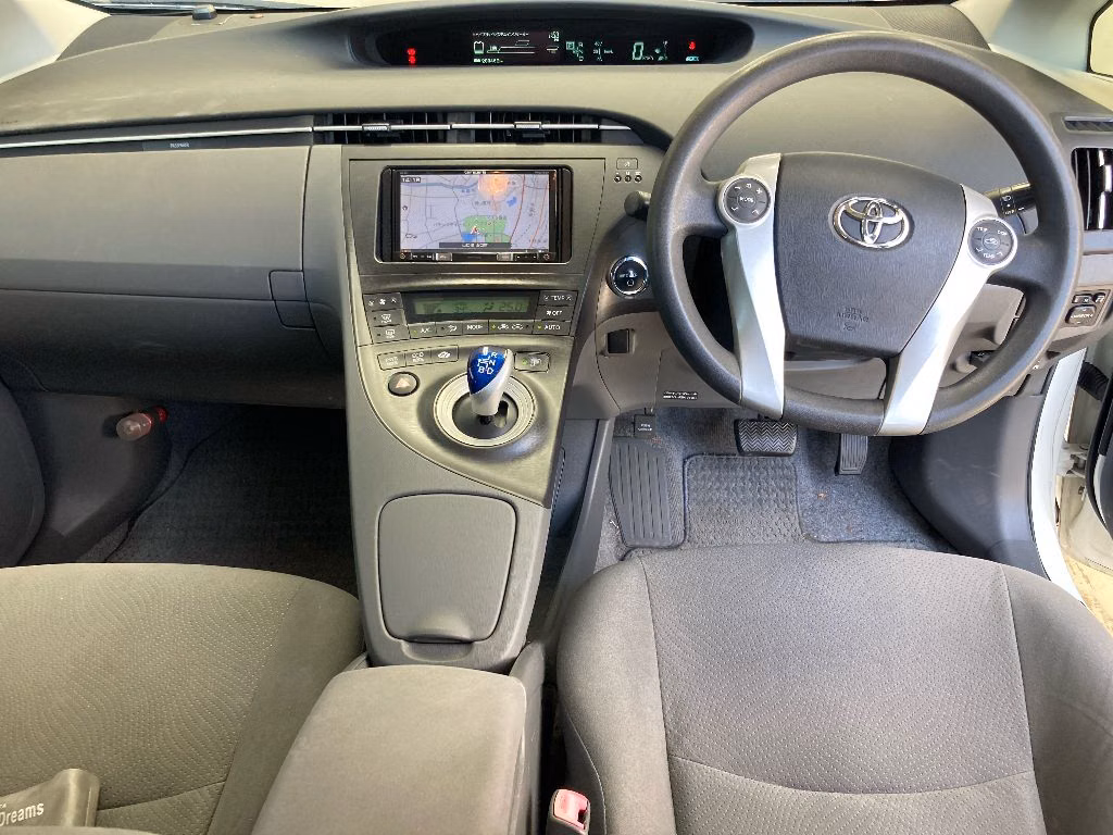 TOYOTA PRIUS