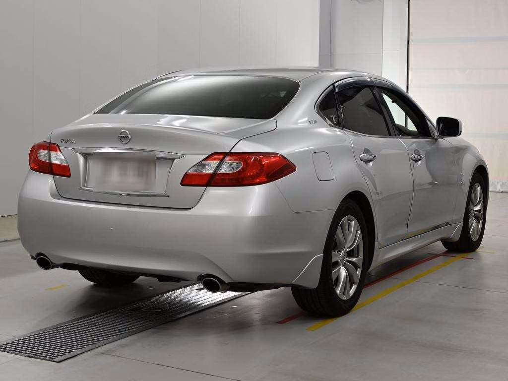 NISSAN FUGA