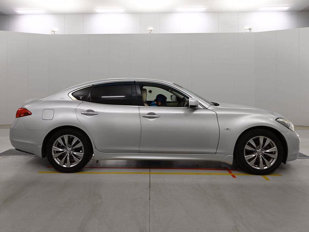 NISSAN FUGA