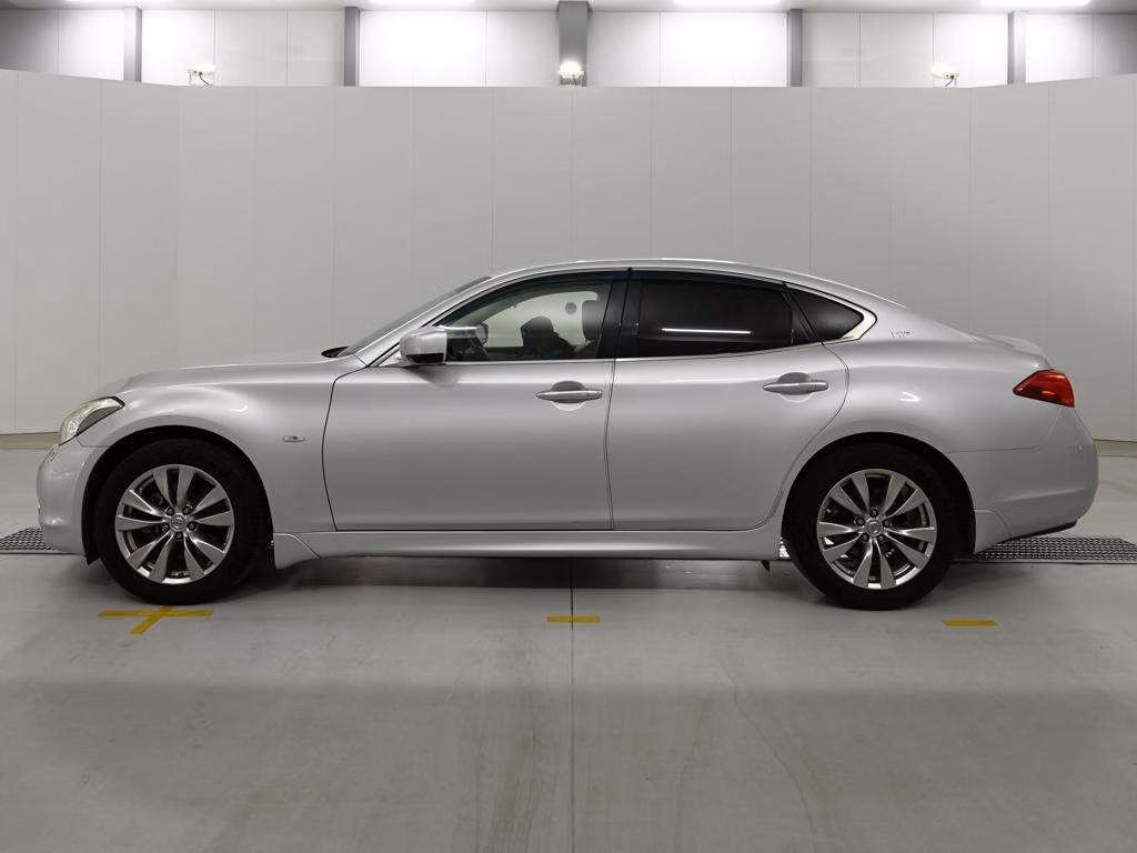 NISSAN FUGA