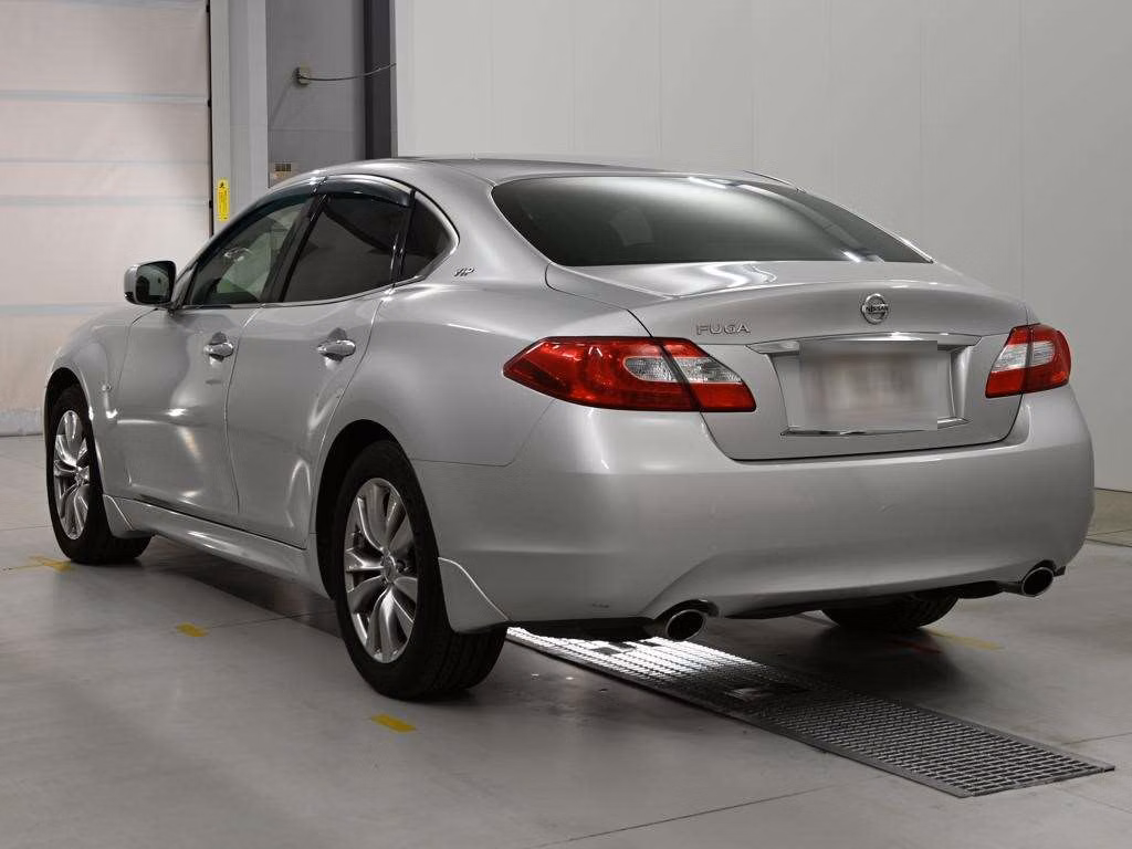 NISSAN FUGA