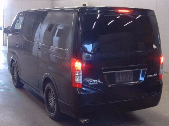 NISSAN NV350 CARAVAN