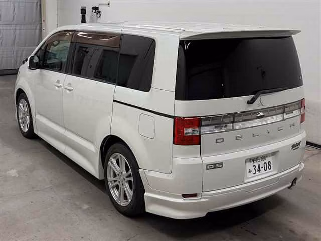 MITSUBISHI DELICA D:5