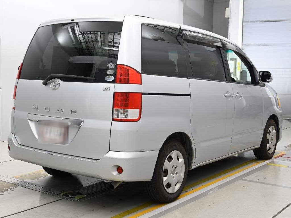 TOYOTA NOAH